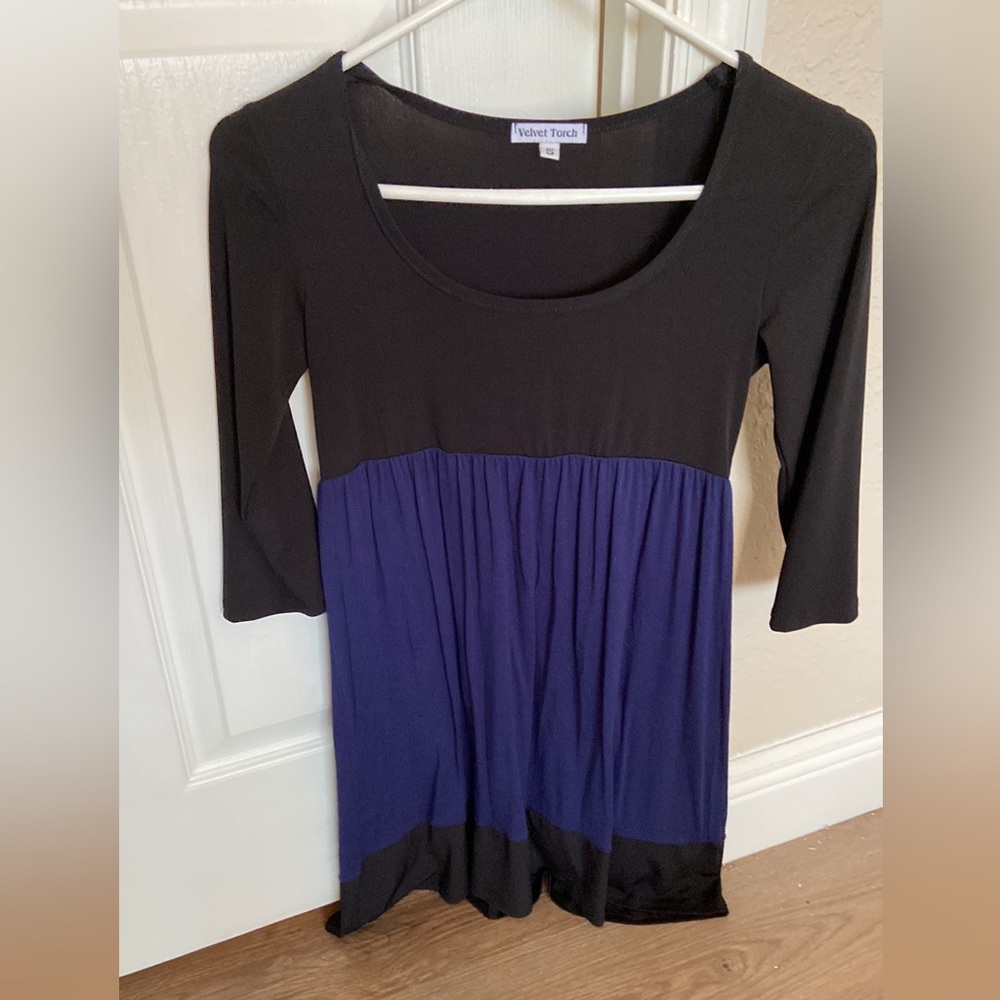 Black and blue dress with 3/4 length sleeves